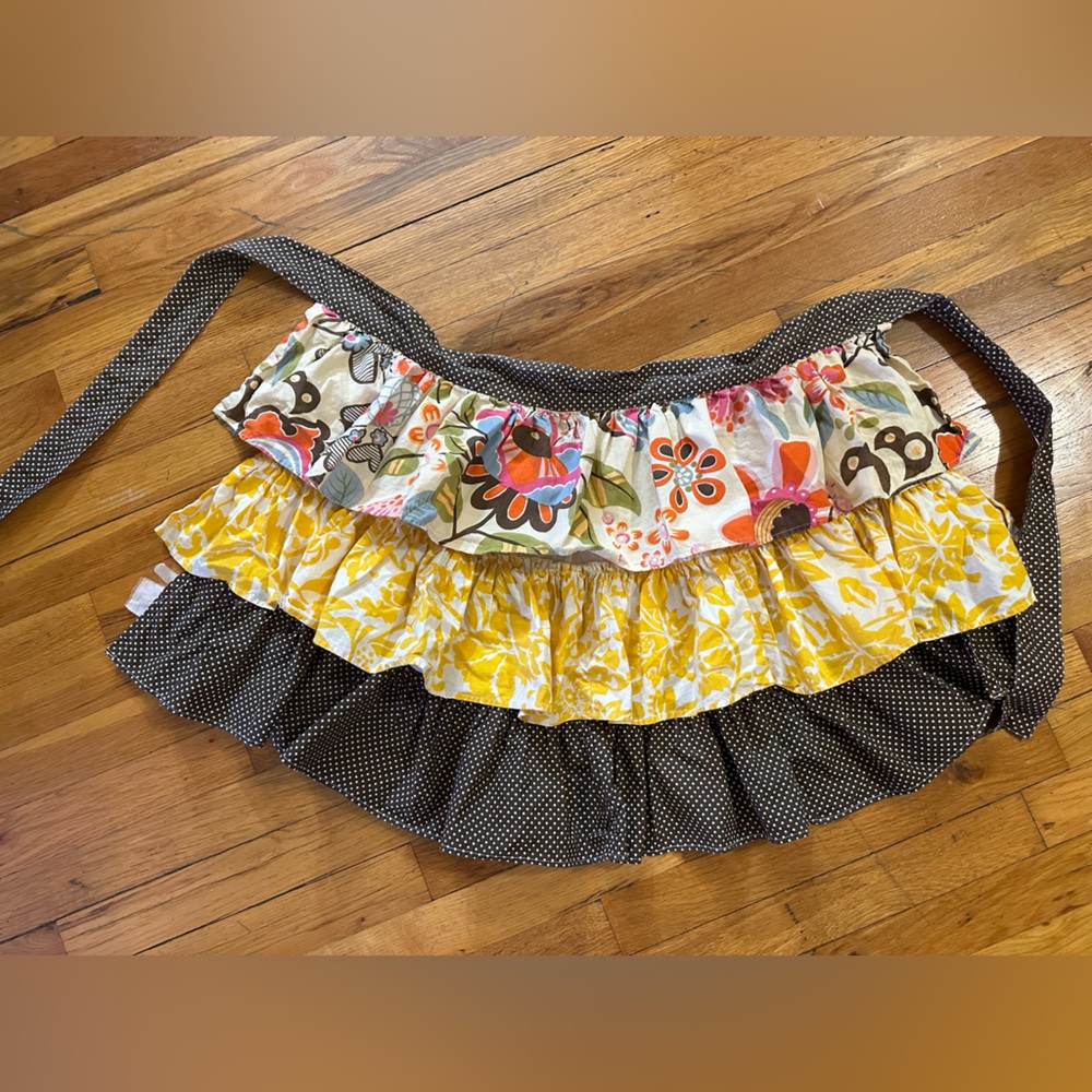 Three tiered ruffled apron.